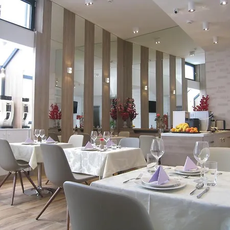 Vip Hotel 4*