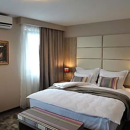 Vip Hotel 4*