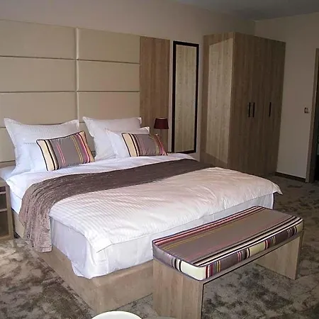 Vip Hotel 4*