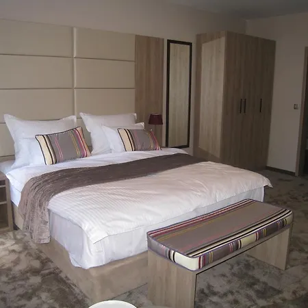 Vip Hotel 4*